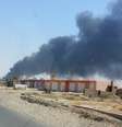 Fumaça em refinaria de Baiji, no Iraque, em 19 de junho, mês em que o Estado Islâmico tomou o local.  Foto: Stringer / Reuters