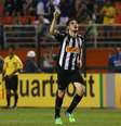 <p>Zagueiro Tiago fez o primeiro gol de cabeça</p>  Foto: Marcos Bezerra / Futura Press