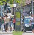 <p>Estudantes caminham até a Universidade Federal de Santa Catarina (UFSC) para prestar o ENEM neste sábado</p>  Foto: Fabricio Escandiuzzi  / Especial para Terra