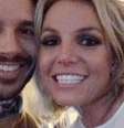 <p>Britney com o novo namorado Charlie Ebersol</p>  Foto: Twitter/@britneyspears