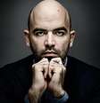 <p class="text">Roberto Saviano se infiltrou em setores da máfia italiana para acompanhar seu funcionamento e escrever o livro Gomorra, publicado em 2006</p>  Foto: Twitter