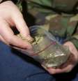 Possível mudança de conduta da polícia de Nova York acontecerá dias após liberalização da droga em outros locais  Foto: Stephen Brashear / Getty Images 