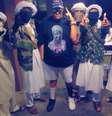 <p>Bin Laden se apresenta junto de dançarinos caracterizados com toca ninja e turbante</p>  Foto: Arquivo Pessoal