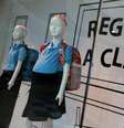 <p>Manequins "grávidas" são exibidas em Caracas para alertar incidência alta entre adolescentes</p>  Foto: Carlos Garcia Rawlins / Reuters