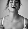 <p>Mulheres com tamanhos diversos posam usando lingeries sensuais</p>  Foto: Divulgação