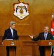 <p>O secret&aacute;rio de Estado norte-americano, John Kerry (esquerda), e o chanceler da Jord&acirc;nia, Nasser Judeh, concedem entrevista coletiva em Am&atilde;</p>  Foto: Muhammad Hamed / Reuters