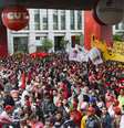 <p>Com o tema Contra a Direita, Por Mais Direitos, os manifestantes repudiam ainda os protestos que pediam interven&ccedil;&atilde;o militar no Brasil e pedem reformas urbana, agr&aacute;ria e tribut&aacute;ria</p>  Foto: Fernando Zamora / Futura Press