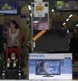 <p>Eletrodomésticos e eletrônicos devem ter a maior queda nas vendas em dezembro, segundo pesquisa da Fecomercio</p>  Foto: Ricardo Moraes / Reuters