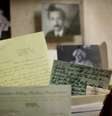<p>Provavelmente o postal, que tem impressa a imagem do físico, foi um presente de Einstein a Nishibori quando este o acompanhou a Kioto e Nara em qualidade de tradutor, apontou o museu</p>  Foto: Getty Images 