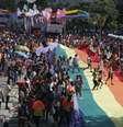 <p>Comunidade LGBT sofreu com a violência na última Parada Gay de Copacabana</p>  Foto: Ariel Subirá / Futura Press