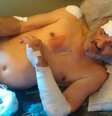 <p>Idoso de 69 anos sofreu diversos ferimentos após pisar em buraco</p>  Foto: Bruna Margini / vc repórter