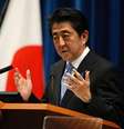 <p>Primeiro-ministro do Japão, Shinzo Abe, durante coletiva de imprensa em Tóquio</p>  Foto: Toru Hanai / Reuters