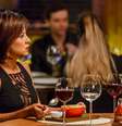 <p>Os dois se encontram no antigo restaurante de Enrico</p>  Foto: TV Globo / Divulgação