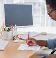 Os profissionais que atuam com o varejo digital devem ser especialistas em tecnologias e marketing digital  Foto: Wavebreakmedia / Shutterstock