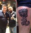 <p>Leandro posou ao lado do tatuador Kiko</p>  Foto: Instagram/ @kikotattoorio / Reprodução