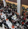 Filas no aeroporto Santos Dumont nesta segunda-feira  Foto: Futura Press