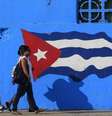 Cubanos caminham em Matanzas, no centro do país, a leste de Havana. 09/02/2013  Foto: Enrique De La Osa / Reuters