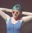 Colorir os pêlos das axilas se torna moda entre meninas  Foto: Reprodução 