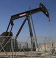 <p>A volatilidade nas commodities, principalmente no petróleo, deixou investidores avessos a ativos de maior risco, disse Flavio Serrano, economista do Espírito Santo Investment Bank</p>  Foto: Hamad I Mohammed / Reuters
