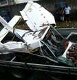 <p>Não houve vítimas na casa em que o avião caiu, somente danos no telhado e parte da estrutura do imóvel</p>  Foto: Alfie Monteiro/Polícia Militar / Divulgação