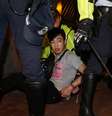 Protestos voltaram ao bairro de Mong Kok na madrugada de sexta para o sábado  Foto: Bobby Yip / Reuters