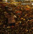 <p>Mais de três mil policiais bloquearam os acessos às dependências do governo por diversos pontos</p>  Foto: Bobby Yip  / Reuters