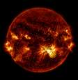 Região Ativa 12192 no Sol, a maior mancha solar desde 1990, teve erupção com forte chama no dia 24 de outubro  Foto: NASA/GSFC/SDO