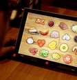 O menu digital dá a opção com 20 toppings (ingredientes) para criar pizzas, algo que possibilita até 4.896 combinações  Foto: Tobbi / Divulgação