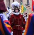 <p>Coronel Daniel Rudolf Anrig, comandante do corpo pontifício Guarda Suíça, concluirá seu serviço em 31 de janeiro de 2015, ou seja, dois meses antes do fim de seu mandato de cinco anos</p>  Foto: Lettera / Reprodução