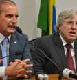 <p>A Comiss&atilde;o Mista que investiga den&uacute;ncias de desvios de recursos p&uacute;blicos na Petrobras colhe depoimento de Ildo Lu&iacute;s Sauer (&agrave; direita), ex-diretor de G&aacute;s e Energia da Estatal</p>  Foto: Valter Campanato / Agência Brasil