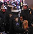 Policiais enfrentaram manifestantes em segunda noite seguida de confrontos  Foto: YANA PASKOVA / AFP