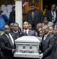 O funeral de Akai marcou novos protestos e indignação por violência contra negros nos EUA  Foto: Brendan McDermid / Reuters