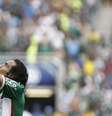 <p>Valdivia mal conseguia andar, mas decidiu jogar neste domingo</p>  Foto: Miguel Schincariol / Gazeta Press