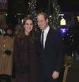 Kate, que deve dar à luz o segundo filho do casal em abril, vestia um casaco de gestante roxo  Foto: Neilson Barnard / AP