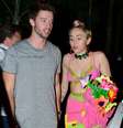 Miley Cyrus e Patrick Schwarzenegger foram clicados enquanto curtiam a noite em Miami (EUA), na quinta-feira (4)  Foto: The Grosby Group