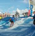 O FlowRider, simulador de surf sucesso em outras embarcações da Royal Caribbean, será adicionado ao Voyager  Foto: Royal Caribbean International/Divulgação