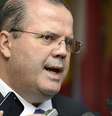 <p>Alexandre Tombini disse que a oferta diária de venda futura de dólares tem atingido "plenamente seus objetivos"</p>  Foto: Mike Theiler (UNITED STATES - Tags: BUSINESS POLITICS) / Reuters