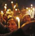 <p>Indianas participam de uma vigília durante protesto contra o estupro de uma jovem em Nova Déli por um taxista do aplicativo Uber, em 8 de dezembro</p>  Foto: Anindito Mukherjee   / Reuters