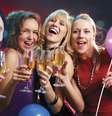<p>Curtir as amigas sem ter que dar satisfação é uma das vantagens de ficar sozinha</p>  Foto: iStock