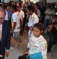 O governador Geraldo Alckmin esteve hoje de manhã em um centro de atendimento ao imigrante, na zona oeste de SP  Foto: Janaina Garcia / Terra
