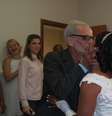 O casal Wagner Fernandes, 60 anos, e Paola Fernandes, de 36, oficializou a união de seis anos. É o quarto casamento dele - o primeiro com uma travesti  Foto: Janaina Garcia / Terra