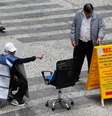 Oferta de vagas de emprego no centro de São Paulo. 13/8/2014  Foto: Paulo Whitaker / Reuters