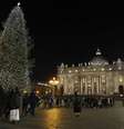 <p>A árvore de Natal do Vaticano próxima à Basílica de São Pedro</p>  Foto: Giampiero Sposito  / Reuters