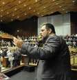 O deputado estadual Mano Changes (PP) bateu boca com os manifestantes nas galerias, e teve o pronunciamento interrompido em vários momentos  Foto: Agência ALRS / Divulgação