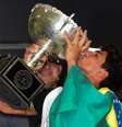 <p>Gabriel Medina com o título de 2014; defesa do título começa na Austrália</p>  Foto: Djalma Vassao / Gazeta Press