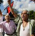 <p>Ativistas anti-Castro protestam em Miami</p>  Foto: Javier Galeano / Reuters