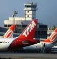 <p>Aviões da TAM e da Gol no aeroporto Santos Dumont, no Rio de Janeiro</p>  Foto: Pilar Olivares (BRAZIL - Tags: BUSINESS TRANSPORT) / Reuters