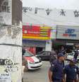 Carro desgovernado bateu em outro veículo e invadiu loja em Itapevi, em São Paulo  Foto: Fernando Oliveira / vc repórter