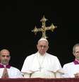 Papa Francisco oferece a bênção "Urbi et Orbi" do balcão central da Basílica de São Pedro, no Vaticano, em 25 de dezembro  Foto: Alessandra Tarantino / AP