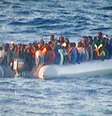 <p>Embarcação acabava de ajudar a resgatar centenas de aspirantes a imigrantes de barcos precários que estavam destinados às costas do sul da Europa.</p>  Foto: EFE en español